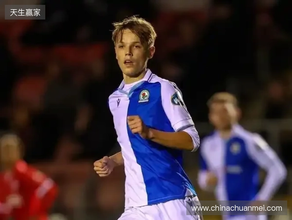 邮报:阿森纳正与布莱克本流浪者就17岁前锋蒂容进行谈判