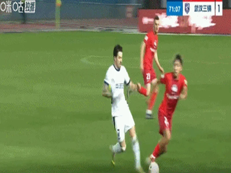 积分回正!河南1-1三镇 古斯塔沃、绍尔破门方镜淇手指脱位后神扑